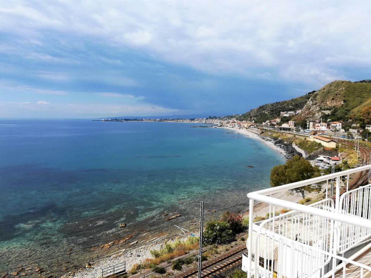 Apartamento La Baia Dei Delfini Taormina Exterior foto