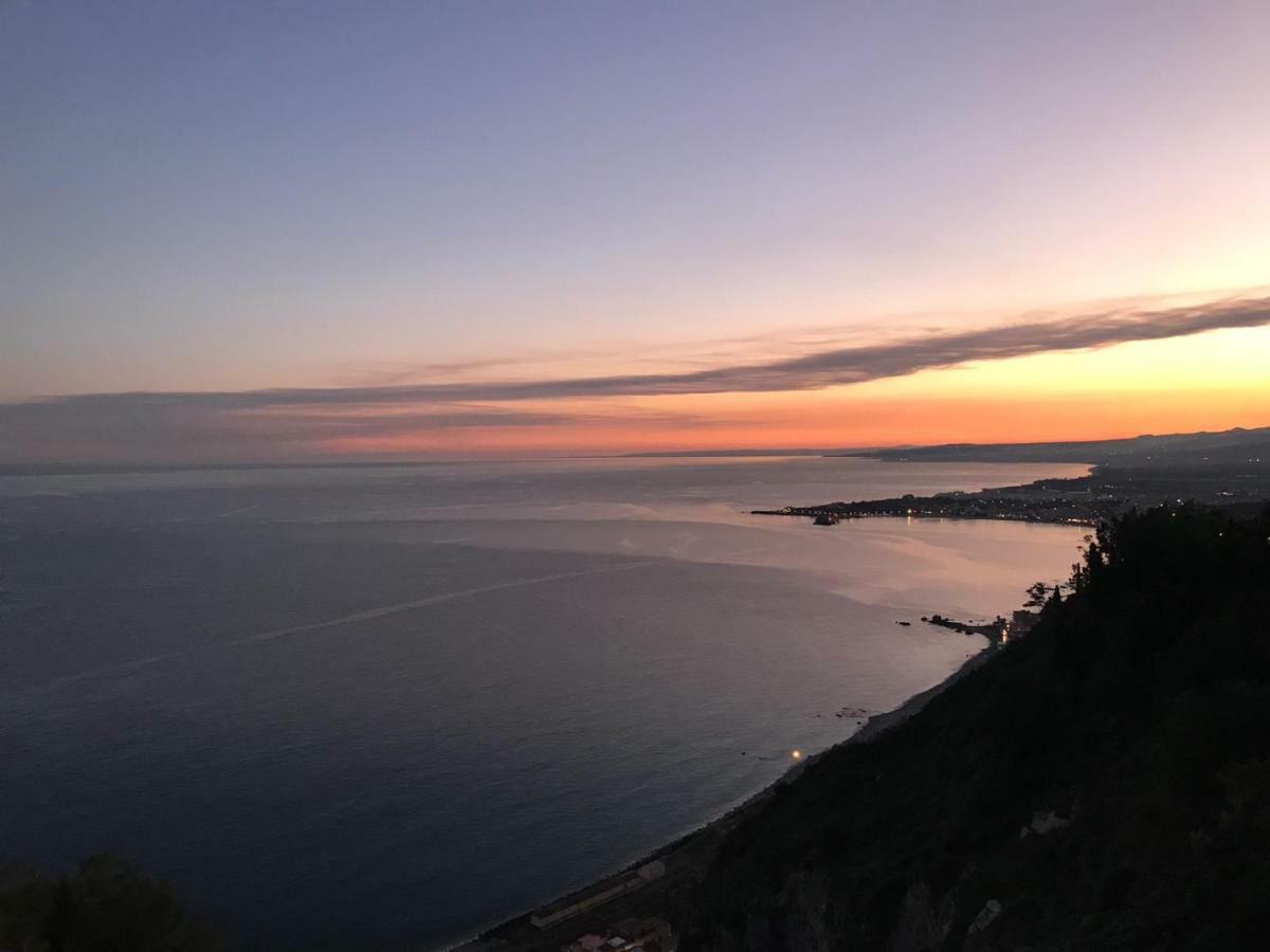 Apartamento La Baia Dei Delfini Taormina Exterior foto