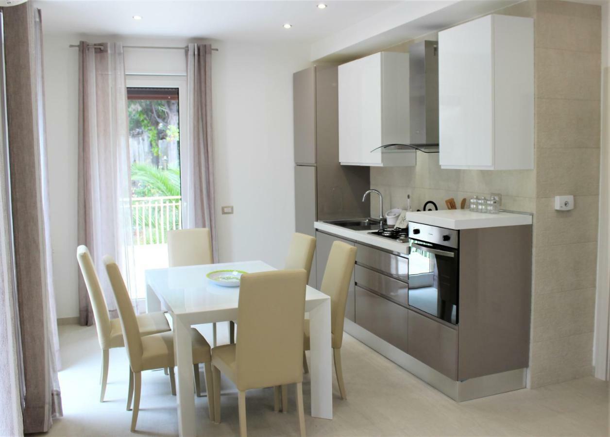 Apartamento La Baia Dei Delfini Taormina Exterior foto