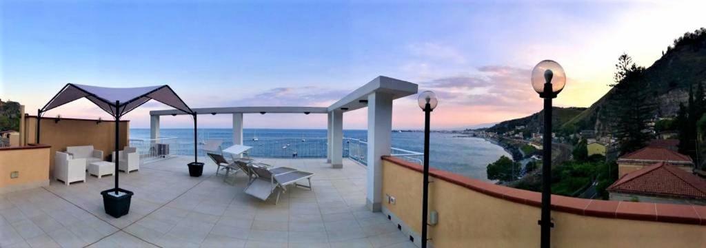 Apartamento La Baia Dei Delfini Taormina Exterior foto